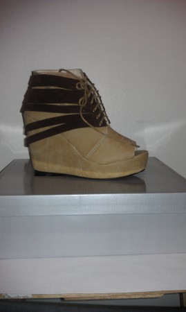 Tan/Brown Wedge